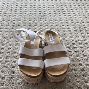 Steve Madden Sandal/Platform